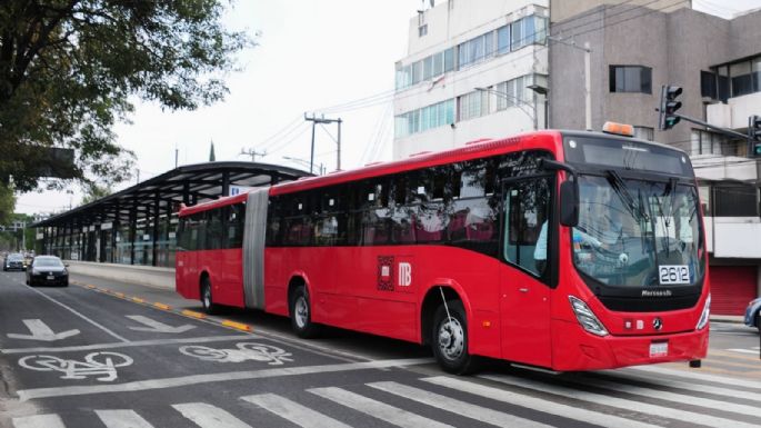 Mujer acusa que un sujeto le mordió y cortó un pedazo de oreja tras una discusión en Metrobús