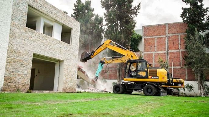 Demuelen la Casa de Gobierno en Hidalgo; era “símbolo del privilegio”, dice Julio Menchaca