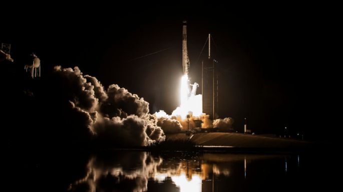 ¿Por qué SpaceX recibirá casi mil millones de dólares de la NASA?