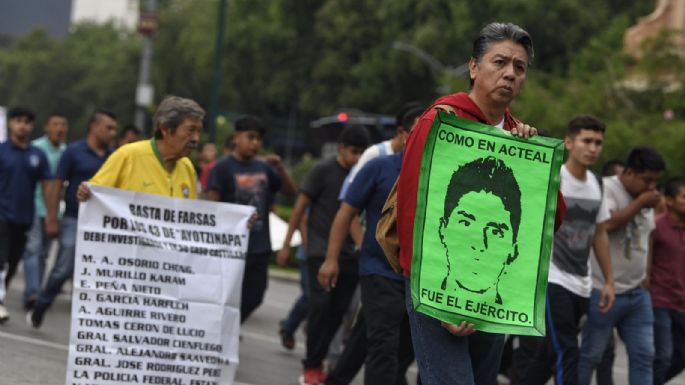 Marchan en memoria de los 43 estudiantes de Ayotzinapa (Fotogalería)