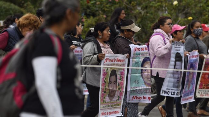 Marchan en memoria de los 43 estudiantes de Ayotzinapa (Fotogalería)