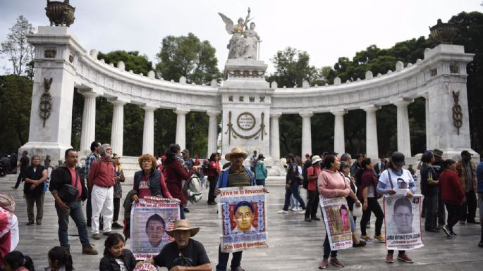 Marchan en memoria de los 43 estudiantes de Ayotzinapa (Fotogalería)