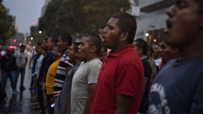 Marchan en memoria de los 43 estudiantes de Ayotzinapa (Fotogalería)