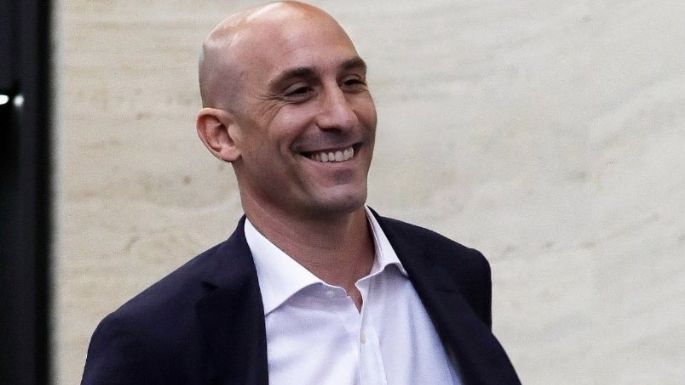 Fiscalía de España investiga beso de Luis Rubiales a Jenni Hermoso como agresión sexual