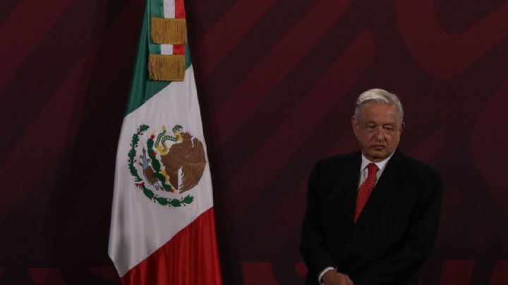 Los comisionados del INAI “no ayudan en nada”, al menos deberían bajarse el sueldo: AMLO