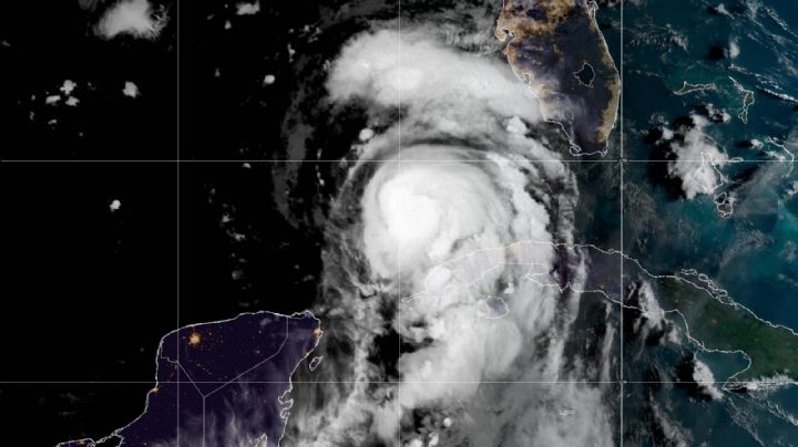 "Idalia" se convierte en huracán y obliga a evacuaciones