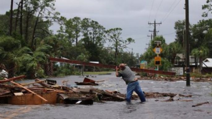 El huracán "Idalia" deja dos muertos a su paso por el estado de Florida y se encamina hacia Georgia