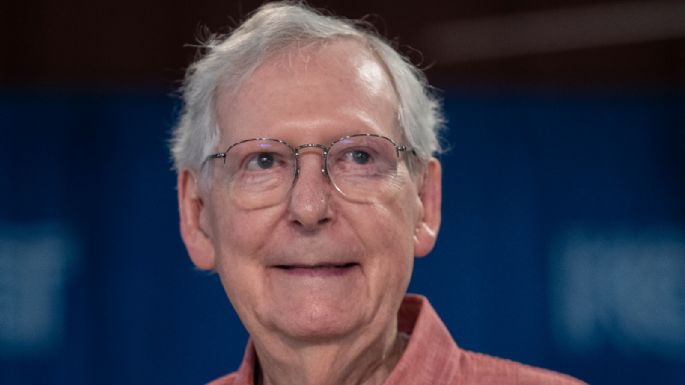 Senador republicano Mitch McConnell sufre otro caso de parálisis breve (Video)