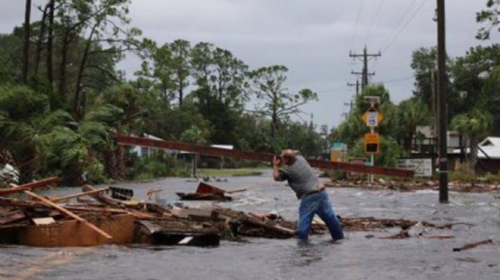 El huracán "Idalia" deja dos muertos a su paso por el estado de Florida y se encamina hacia Georgia