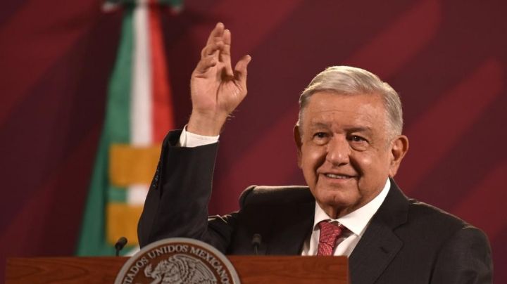 AMLO anuncia conferencias diarias de la SEP para explicar los contenidos de los libros de texto