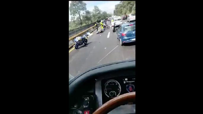 Domingo de accidentes en la México-Cuernavaca; muere motociclista al chocar en Tres Marías (Video)