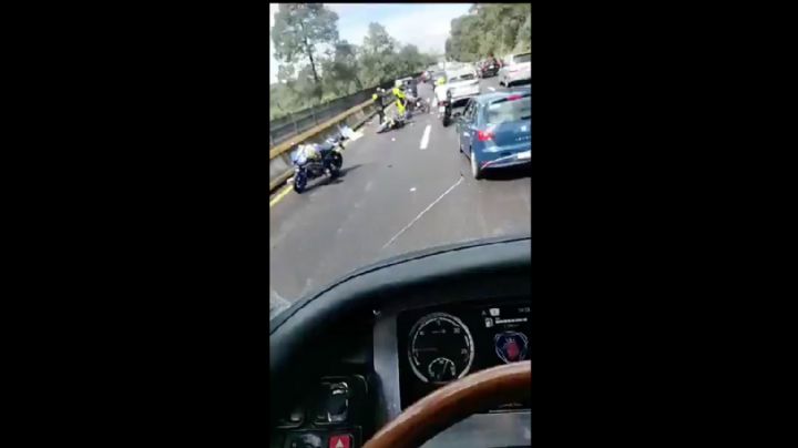 Domingo de accidentes en la México-Cuernavaca; muere motociclista al chocar en Tres Marías (Video)