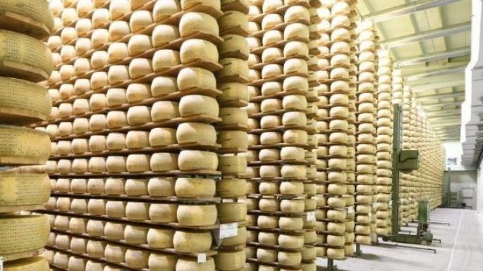 Muere un hombre de 74 años en Italia tras quedar sepultado por más de 15 mil quesos