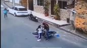 Niña queda sin un brazo tras caer de una motocicleta en movimiento (Video)