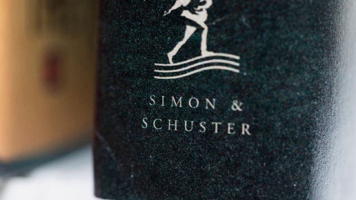 Simon & Schuster es vendida a la firma KKR por mil 620 millones de dólares