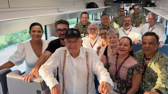 AMLO se sube por primera vez al Tren Maya; viaja de Campeche a Mérida
