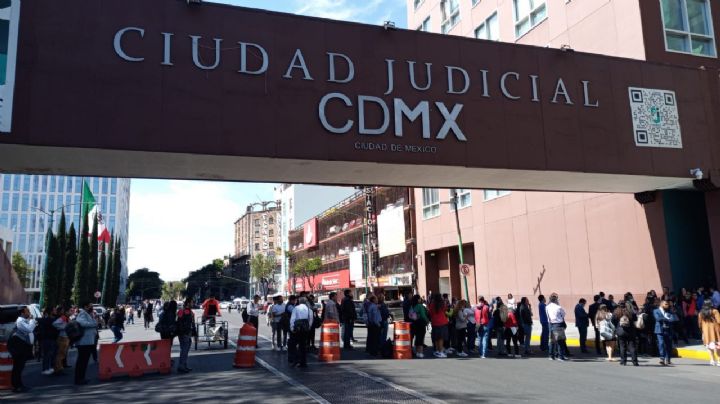 Trabajadores del PJCDMX bloquean vías en rechazo al 3.5% de aumento salarial ofrecido