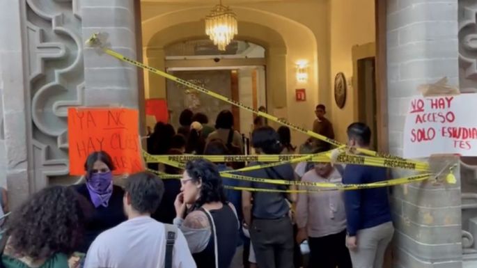 Toman estudiantes Rectoría de la Universidad de Guanajuato; protestan contra designación de rectora