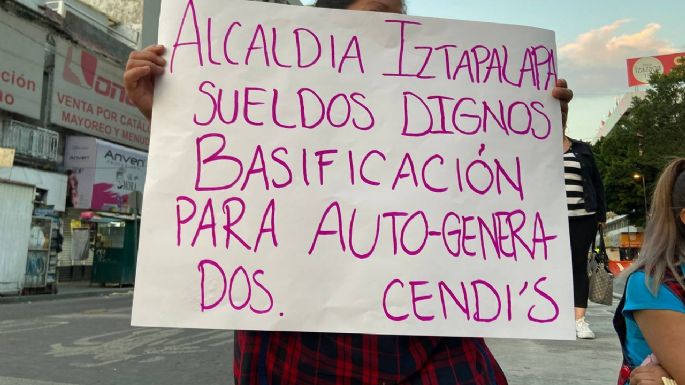 Protestan docentes de Cendis; exigen mejores condiciones laborales y salario digno