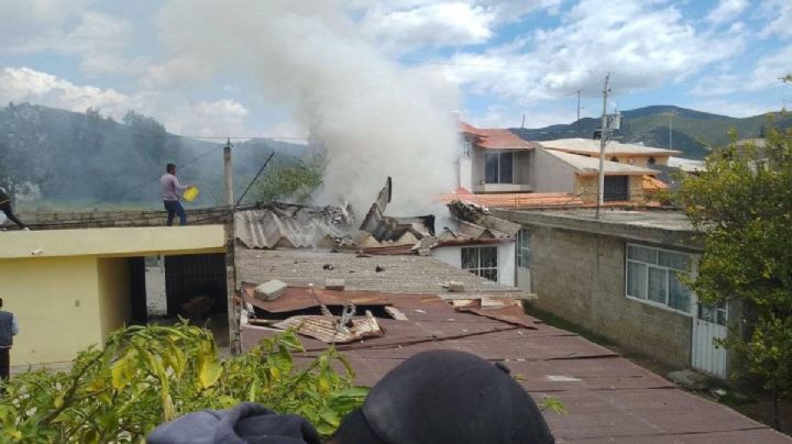 Cae avioneta sobre una vivienda en General Felipe Ángeles, Puebla; hay tres muertos