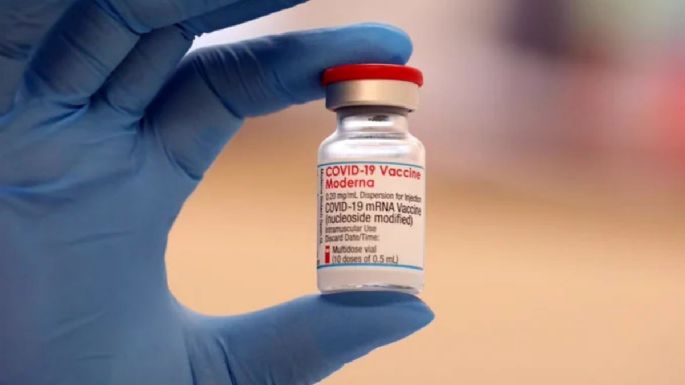 Autorizan la vacuna de Moderna adaptada a una nueva variante de covid-19