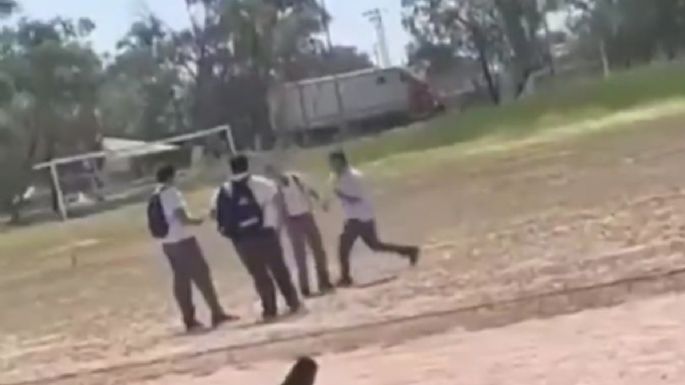 Alumno de CETis da puñetazo y noquea a otro compañero en Sonora (Video)