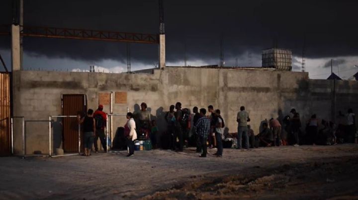 Autoridades del INM localizan 350 migrantes hacinados en un tráiler