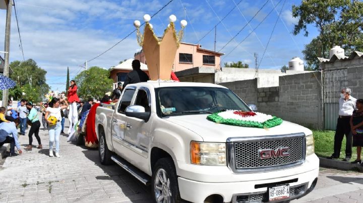 Niño muere atropellado por un carro alegórico en pleno desfile del 15 de septiembre en Puebla