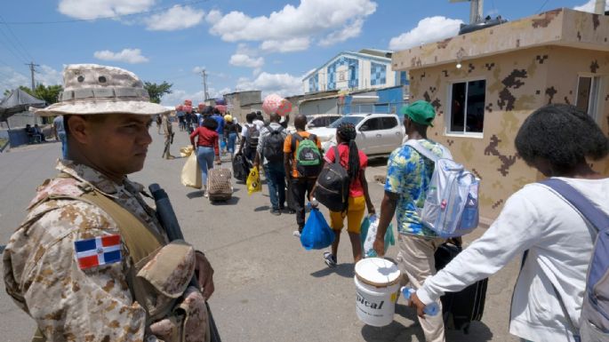 Presidente de Dominicana defiende su decisión de cerrar las fronteras con Haití