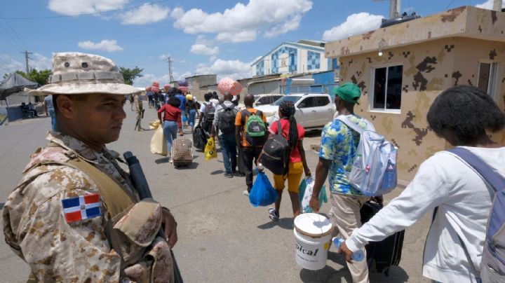 Presidente de Dominicana defiende su decisión de cerrar las fronteras con Haití