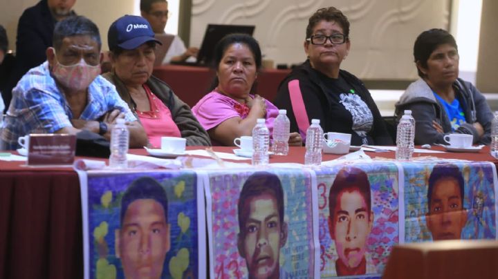 Ejército obstaculiza investigaciones y el gobierno desatiende el caso Ayotzinapa: padres de los 43