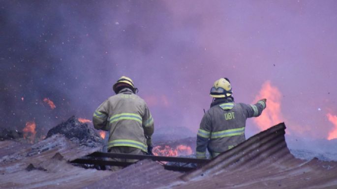 Fábrica de químicos provoca nube tóxica tras explosión en Azcapotzalco