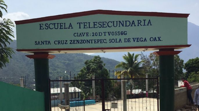 Falta de maestros frena inicio de clases en telesecundarias de Santa Cruz Zenzontepec