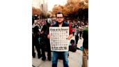José Ramón López Beltrán publica foto donde porta cartel sobre Ayotzinapa; este fue su mensaje