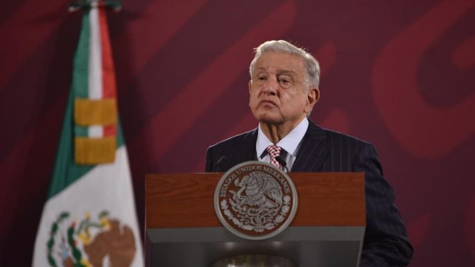 AMLO reprocha a Corte que pida información patrimonial de ingenieros que construyeron el AIFA