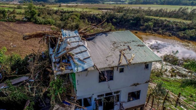 Suman casi 40 las víctimas del ciclón extra tropical que azota el sur de Brasil
