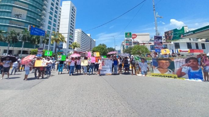 Marchan en Acapulco por los siete desaparecidos en un centro de rehabilitación