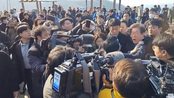 Graban momento en el que líder opositor en Corea del Sur es apuñalado en el cuello