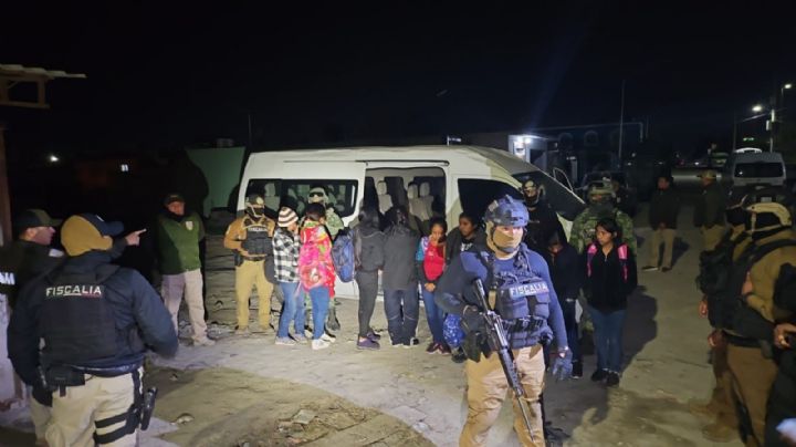 Rescatan a 61 migrantes hacinados en una casa de seguridad en Tamaulipas