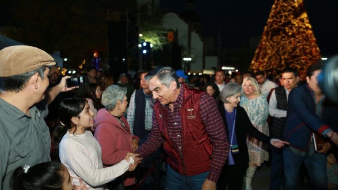 Conviven Américo y María con familias en concierto por Día de Reyes