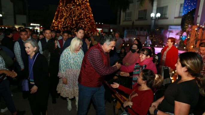 Conviven Américo y María con familias en concierto por Día de Reyes