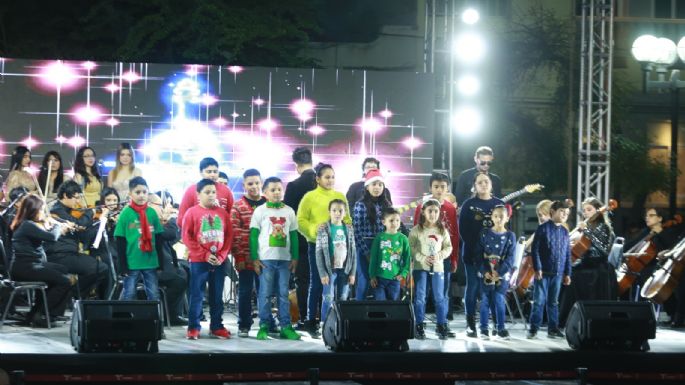 Conviven Américo y María con familias en concierto por Día de Reyes