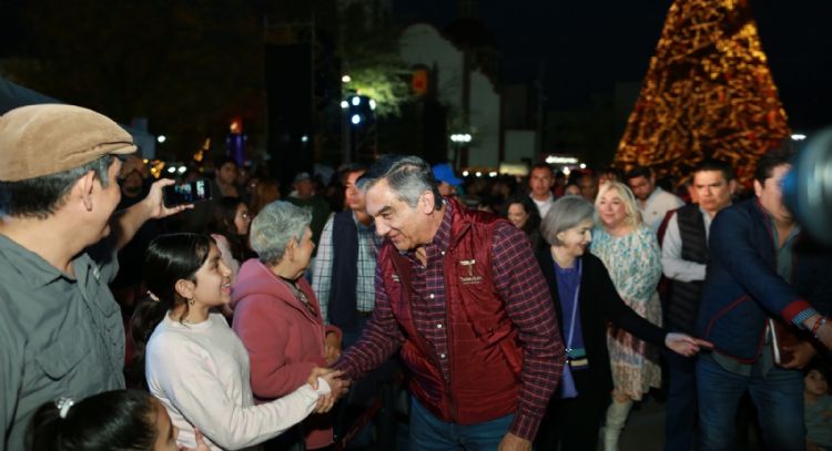 Conviven Américo y María con familias en concierto por Día de Reyes