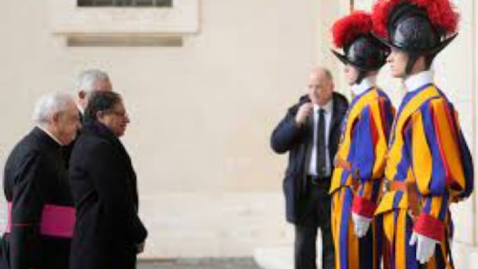 Petro plantea posible ronda de negociación con el ELN en el Vaticano tras visita al papa Francisco