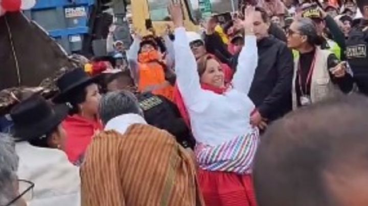 Dina Boluarte sufre agresión durante evento en zona andina (Video)