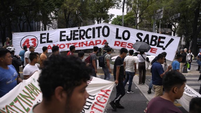 Acuerdan plan de acción para exigir reunión inmediata entre AMLO y padres de los 43 de Ayotzinapa