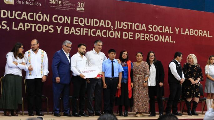 Entregan nombramientos a 3 mil maestros tamaulipecos