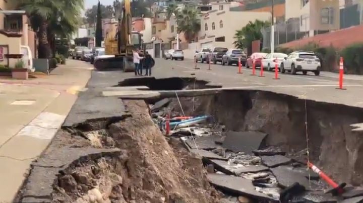Lluvias en Baja California abren un socavón de 15 metros; hay escuelas y viviendas dañadas