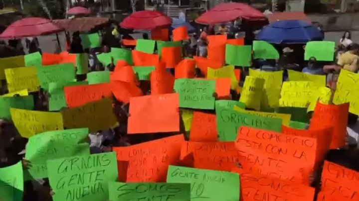 Obligan a comerciantes de Cuautla a agradecer a grupo criminal por no cobrarles piso (Video)