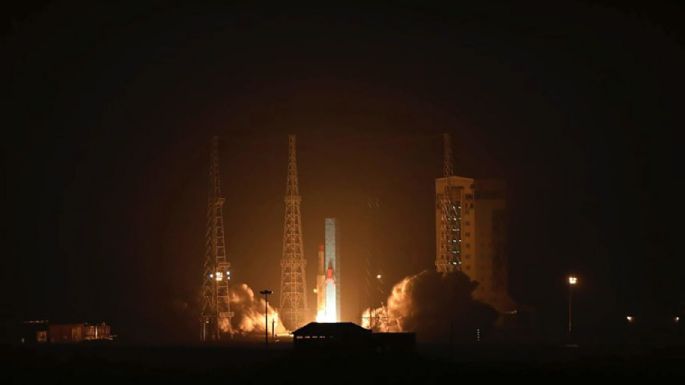 Irán lanza tres satélites al espacio en un clima de tensión en Oriente Medio